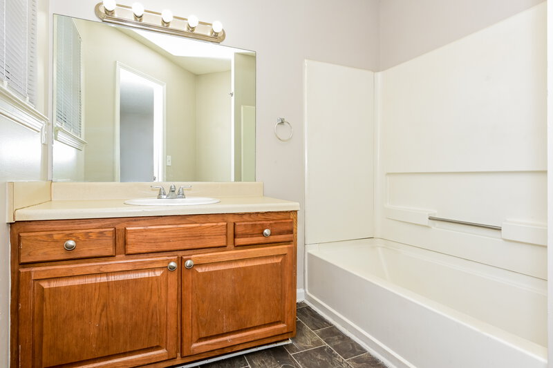 2,350/Mo, 2499 Brianna Drive Hampton, GA 30228 Main Bathroom View