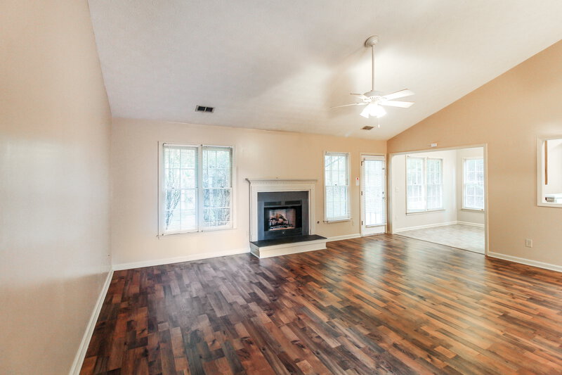 1,895/Mo, 4371 Fiddlers Bend Loganville, GA 30052 Living Room View