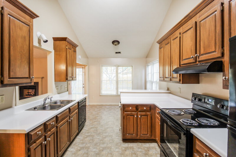 1,895/Mo, 4371 Fiddlers Bend Loganville, GA 30052 Kitchen View 2