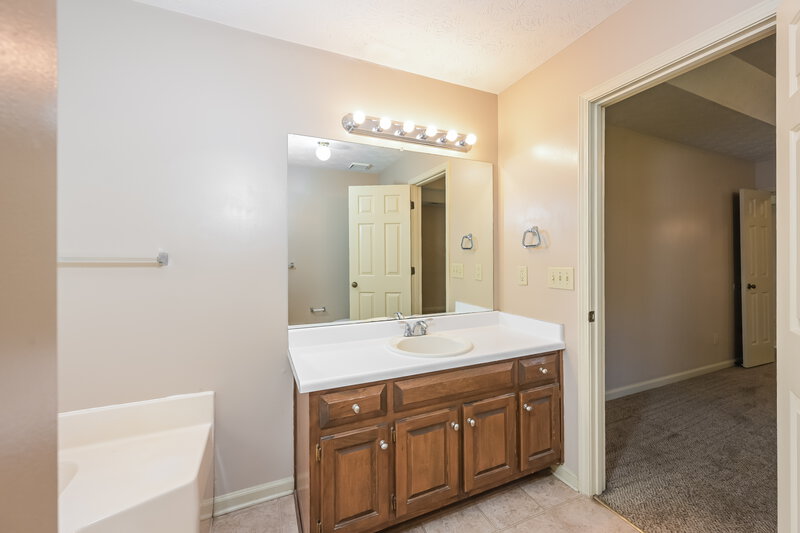 1,890/Mo, 4371 Fiddlers Bend Loganville, GA 30052 Main Bathroom View