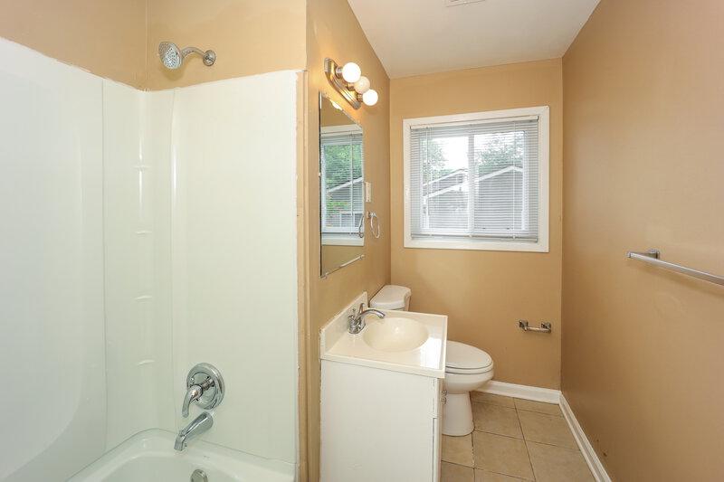 1,435/Mo, 1558 Flicker Road Jonesboro, GA 30238 Main Bathroom View
