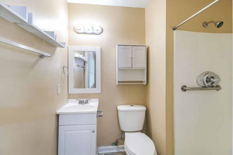 1,775/Mo, 837 Hemingway Road Stone Mountain, GA 30088 Main Bathroom View