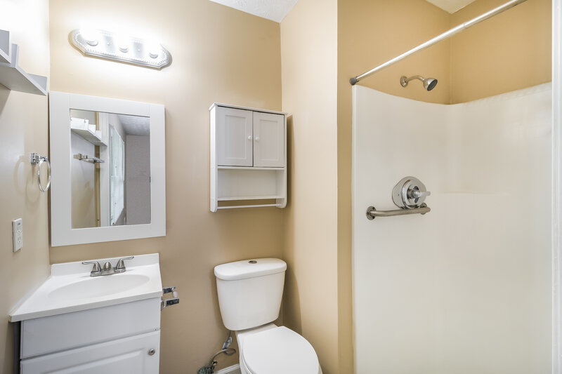 1,775/Mo, 837 Hemingway Road Stone Mountain, GA 30088 Main Bathroom View 2