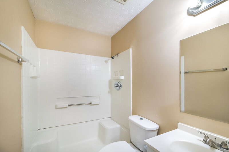 1,775/Mo, 837 Hemingway Road Stone Mountain, GA 30088 Bathroom View