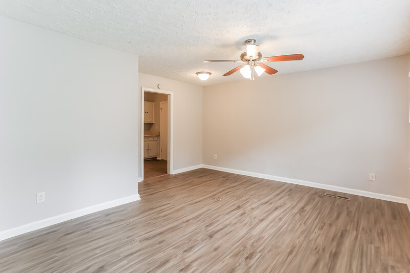 2,100/Mo, 2517 Old Colony Road East Point, GA 30344 Living Room View 2