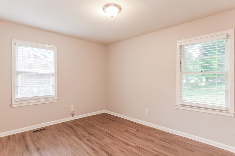 2,100/Mo, 2517 Old Colony Road East Point, GA 30344 Main Bedroom View