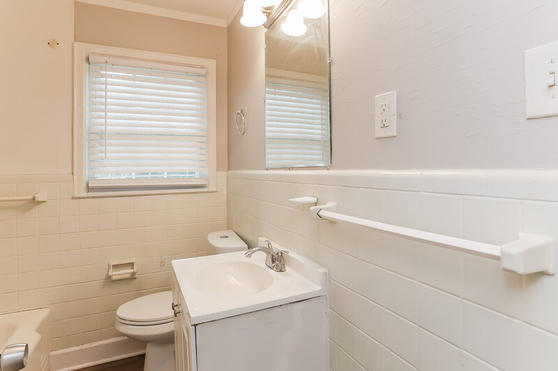 1,595/Mo, 2517 Old Colony Road East Point, GA 30344 Bathroom View
