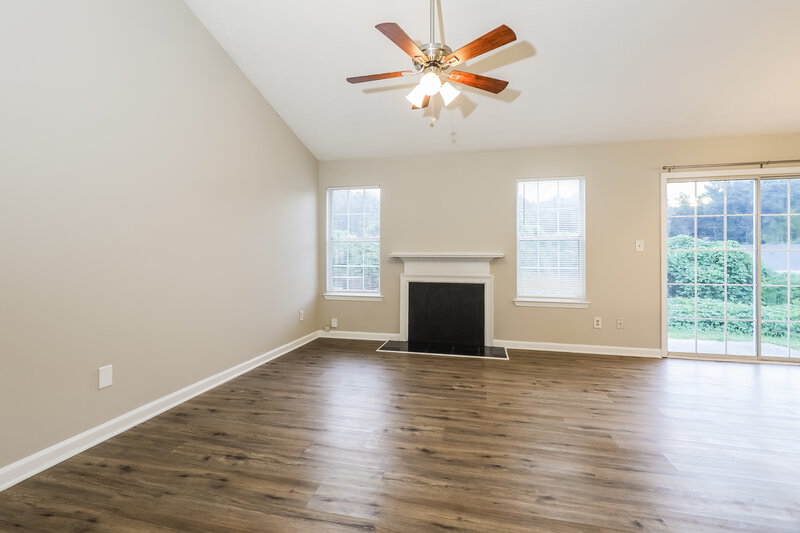 1,595/Mo, 4252 Catalpa Court Ellenwood, GA 30294 Living Room View 3