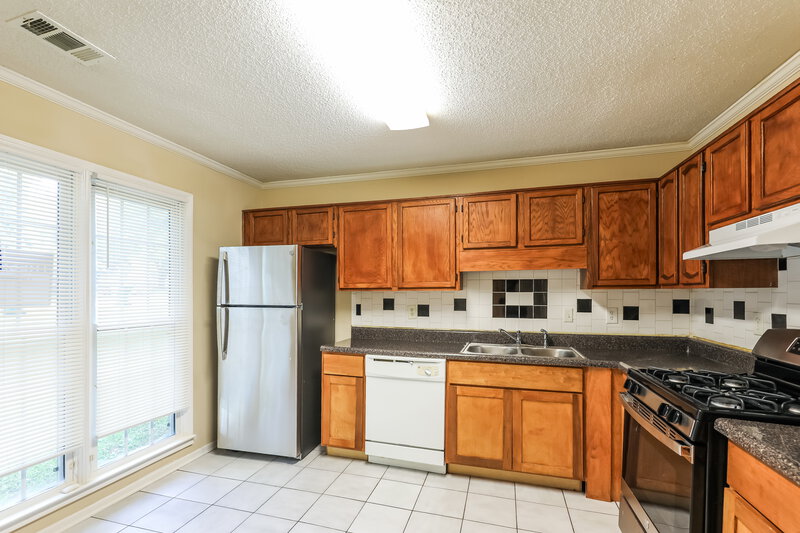 1,290/Mo, 700 Redland Dr Jonesboro, GA 30238 Kitchen View