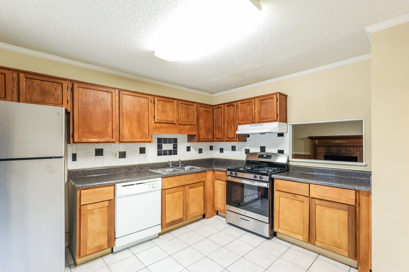 1,290/Mo, 700 Redland Dr Jonesboro, GA 30238 Kitchen View 2