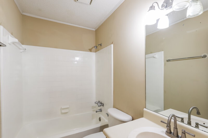 1,290/Mo, 700 Redland Dr Jonesboro, GA 30238 Main Bathroom View