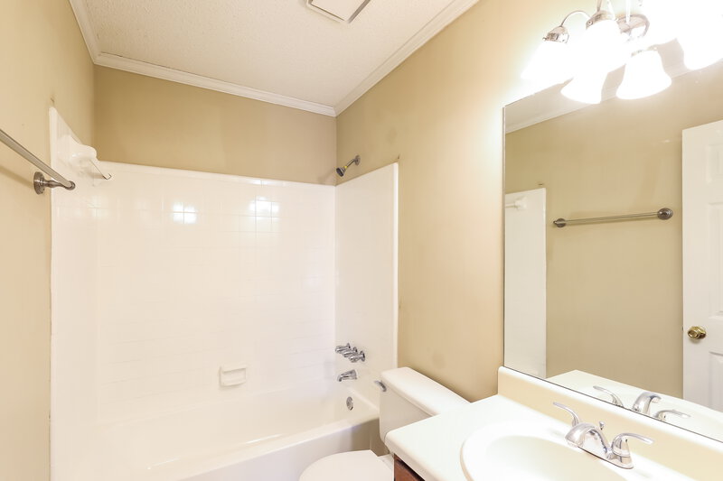 1,290/Mo, 700 Redland Dr Jonesboro, GA 30238 Bathroom View 2