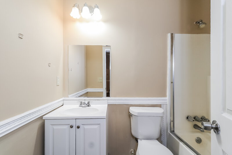 1,830/Mo, 3845 Scarsborough Drive Lawrenceville, GA 30044 Bathroom View 2