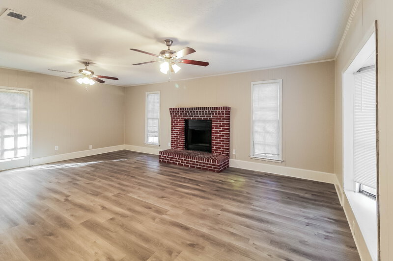 1,855/Mo, 3611 Tufts Court Decatur, GA 30034 Living Room View 2