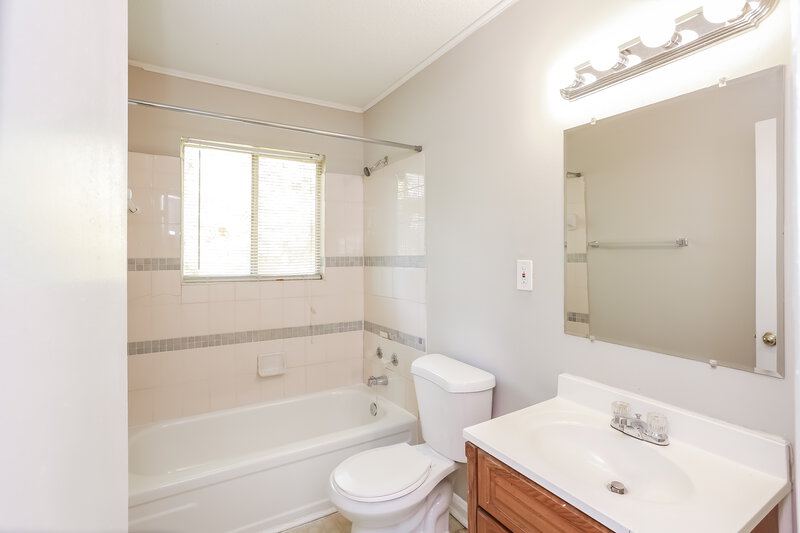 1,855/Mo, 3611 Tufts Court Decatur, GA 30034 Bathroom View 3