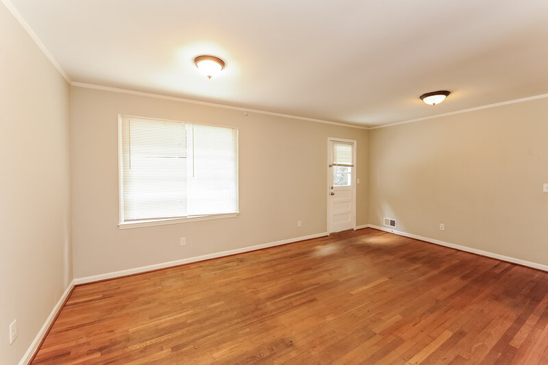 0/Mo, 315 Norcross St Roswell, GA 30075 Living Room View