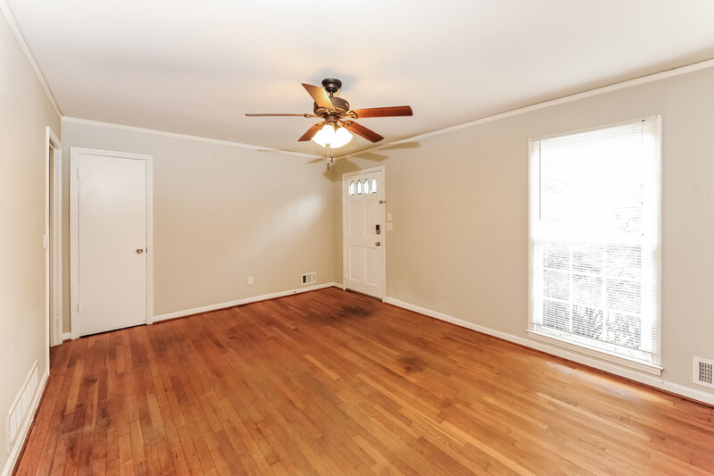 0/Mo, 315 Norcross St Roswell, GA 30075 Living Room View 2