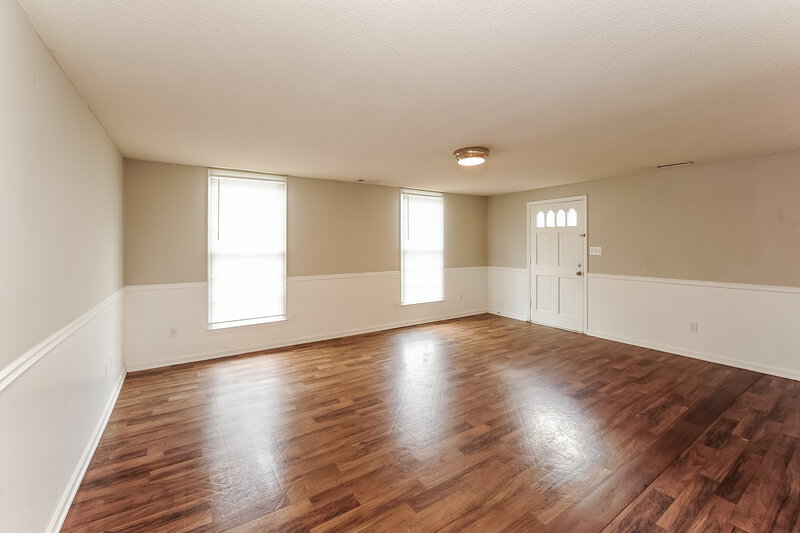 0/Mo, 315 Norcross St Roswell, GA 30075 Family Room View