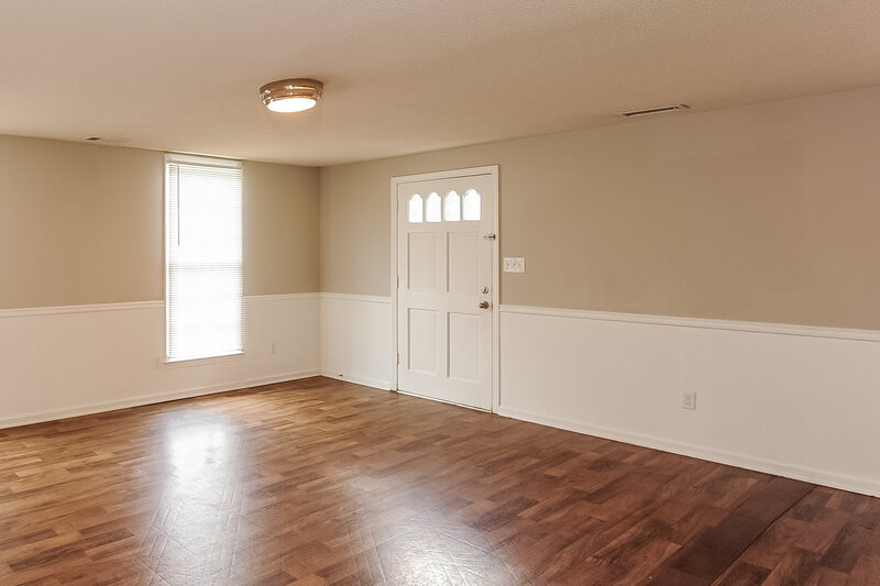 0/Mo, 315 Norcross St Roswell, GA 30075 Family Room View 2