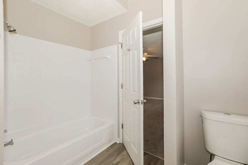 1,885/Mo, 2404 Boone Court Snellville, GA 30078 Main Bathroom View 2