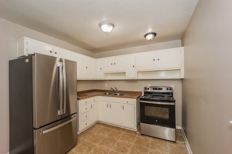 2,210/Mo, 8175 Eton Court Jonesboro, GA 30238 Kitchen View 2