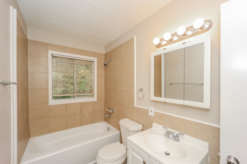 2,210/Mo, 8175 Eton Court Jonesboro, GA 30238 Bathroom View