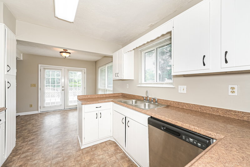 1,940/Mo, 2468 Mistletoe Lane Snellville, GA 30039 Kitchen View