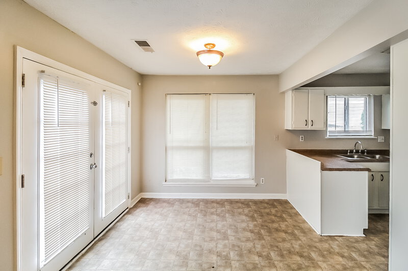 2,590/Mo, 2468 Mistletoe Lane Snellville, GA 30039 Breakfast Nook View