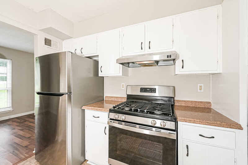 1,940/Mo, 2468 Mistletoe Lane Snellville, GA 30039 Kitchen View 2