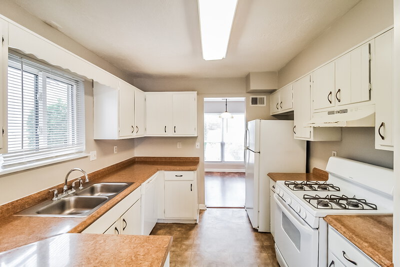 2,590/Mo, 2468 Mistletoe Lane Snellville, GA 30039 Kitchen View