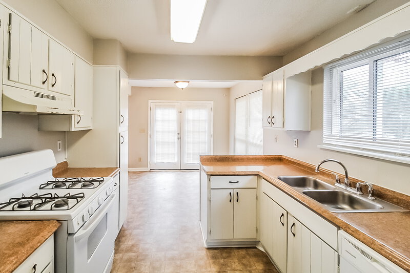 2,590/Mo, 2468 Mistletoe Lane Snellville, GA 30039 Kitchen View 2