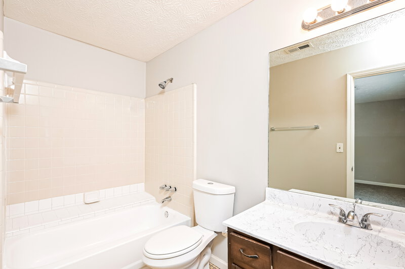 1,940/Mo, 2468 Mistletoe Lane Snellville, GA 30039 Main Bathroom View