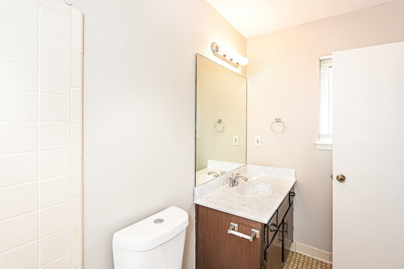 1,940/Mo, 2468 Mistletoe Lane Snellville, GA 30039 Main Bathroom View 2
