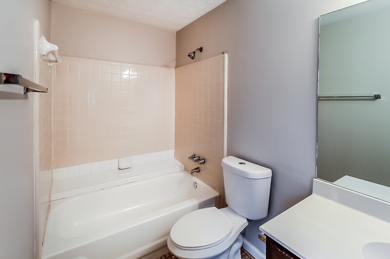 2,590/Mo, 2468 Mistletoe Lane Snellville, GA 30039 Main Bathroom View