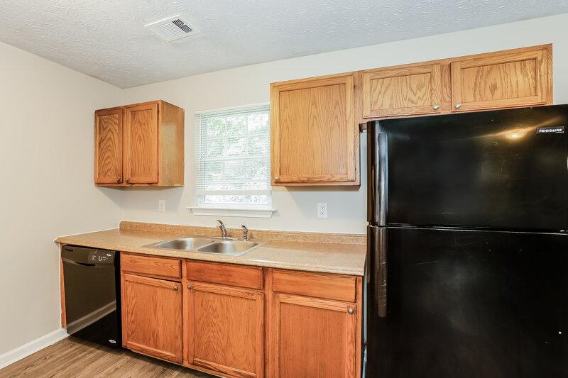 1,650/Mo, 6125 Pineneedle Drive Covington, GA 30014 Kitchen View