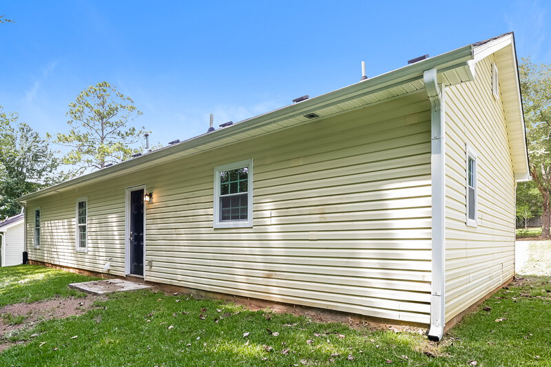 1,650/Mo, 6125 Pineneedle Drive Covington, GA 30014 Rear View