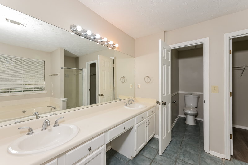 1,890/Mo, 700 Ashton Lane Lawrenceville, GA 30044 Main Bathroom View