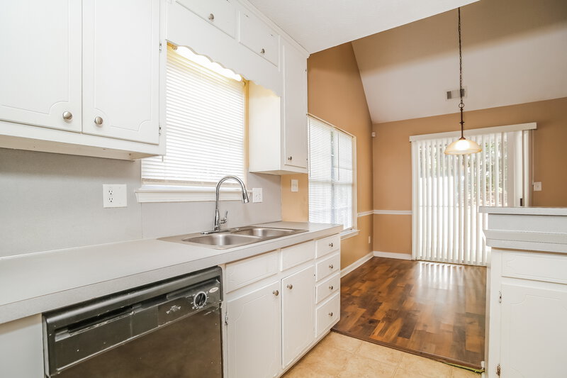 1,980/Mo, 5622 Riverside Drive Sugar Hill, GA 30518 Kitchen View 2