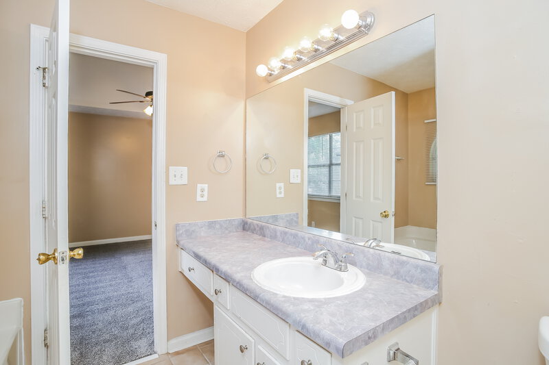 1,980/Mo, 5622 Riverside Drive Sugar Hill, GA 30518 Main Bathroom View