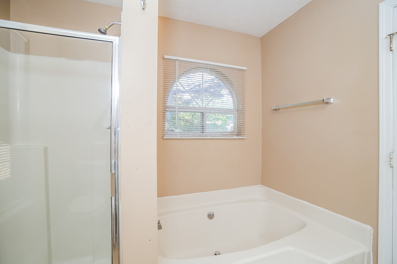 1,980/Mo, 5622 Riverside Drive Sugar Hill, GA 30518 Main Bathroom View 2