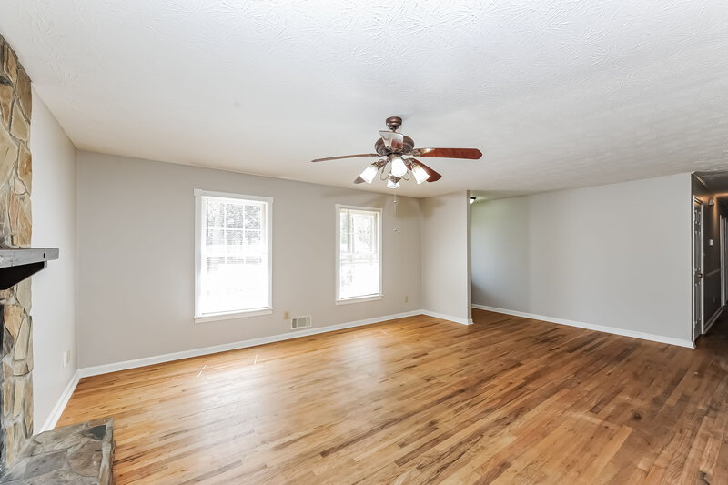 1,850/Mo, 2810 Broxton Mill Court Snellville, GA 30039 Living Room View
