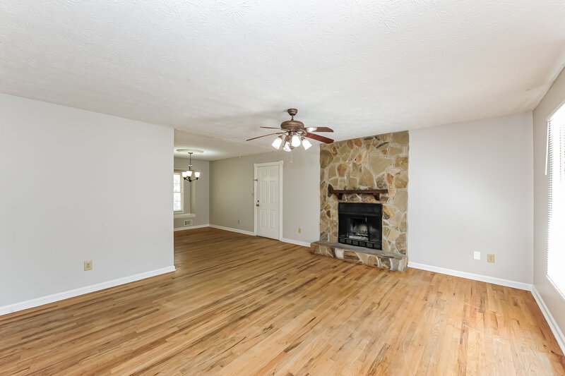 1,850/Mo, 2810 Broxton Mill Court Snellville, GA 30039 Living Room View 2