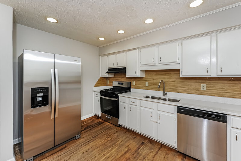 1,850/Mo, 2810 Broxton Mill Court Snellville, GA 30039 Kitchen View