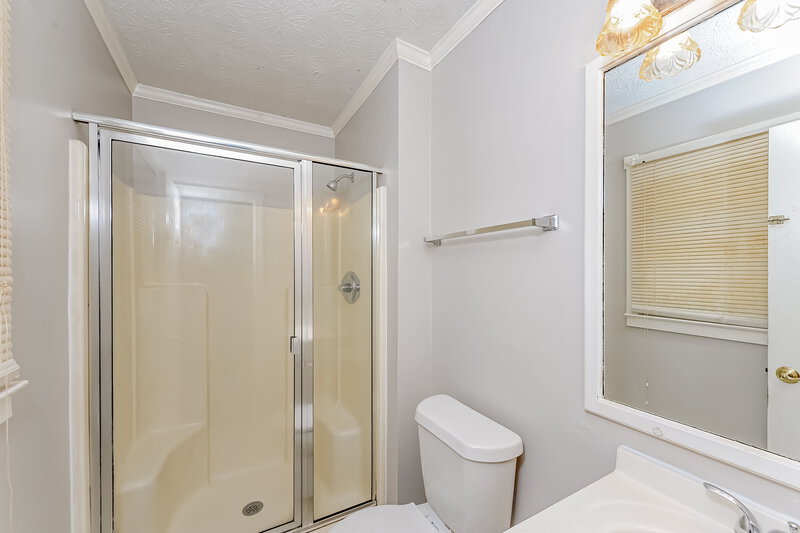 1,850/Mo, 2810 Broxton Mill Court Snellville, GA 30039 Main Bathroom View