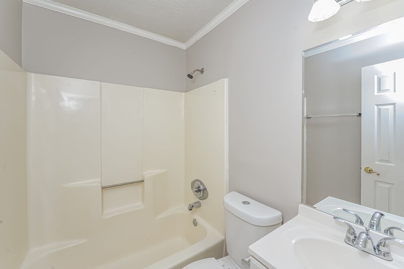 1,850/Mo, 2810 Broxton Mill Court Snellville, GA 30039 Bathroom View