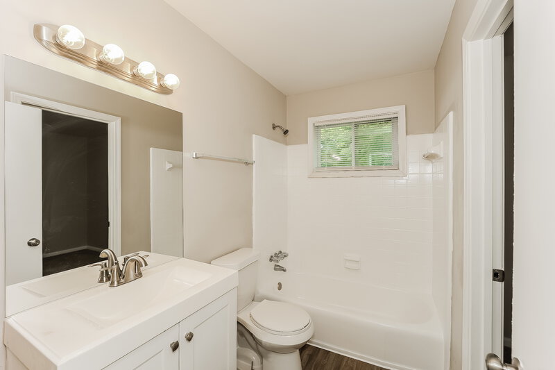 1,790/Mo, 5234 Norman Blvd Atlanta, GA 30349 Main Bathroom View