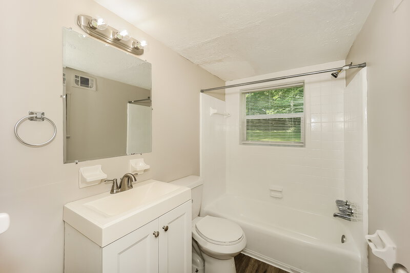 1,790/Mo, 5234 Norman Blvd Atlanta, GA 30349 Bathroom View