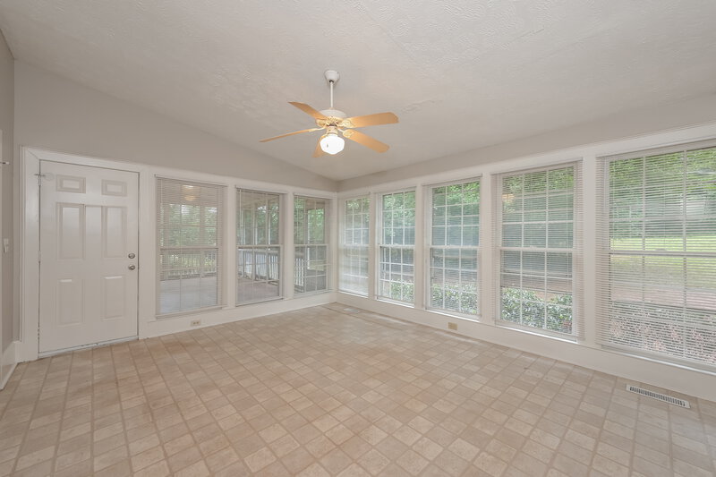 3,370/Mo, 2481 Meadowglen Trail Snellville, GA 30078 Sun Room View