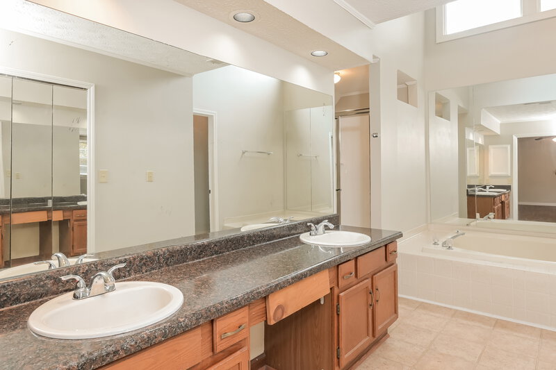 3,370/Mo, 2481 Meadowglen Trail Snellville, GA 30078 Main Bathroom View