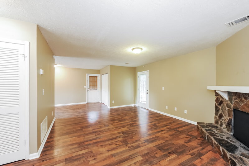 1,600/Mo, 3835 Scarsborough Drive Lawrenceville, GA 30044 Living Room View